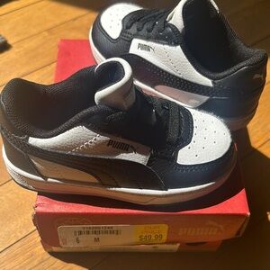Toddlers Puma Black and White Sneakers with Cushioned Sole and Mesh Design